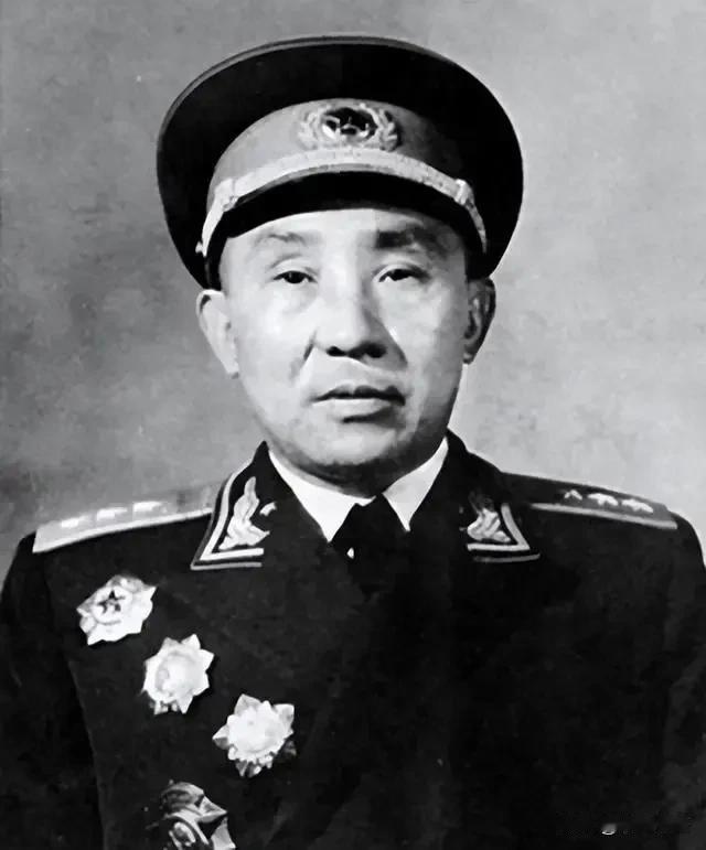 在历史的重要转折关头，开国上将李聚奎以其坚定的信仰与不渝的忠诚，为我国革命与建设