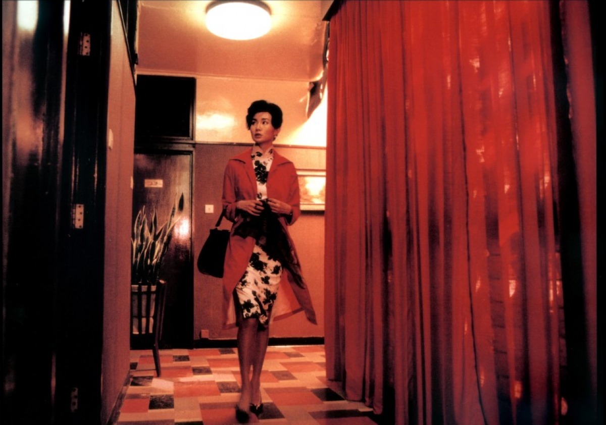 26年前的今天，《花样年华》在戛纳电影节首映，最终梁朝伟获得影帝，张叔平（美术指