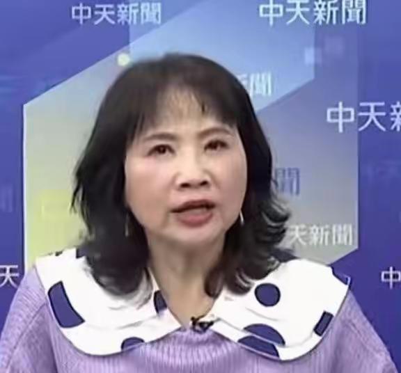 6月13日，陈凤馨在中天新闻政论节目里指出，"中国大陆利用了日本跟菲律宾的机会，