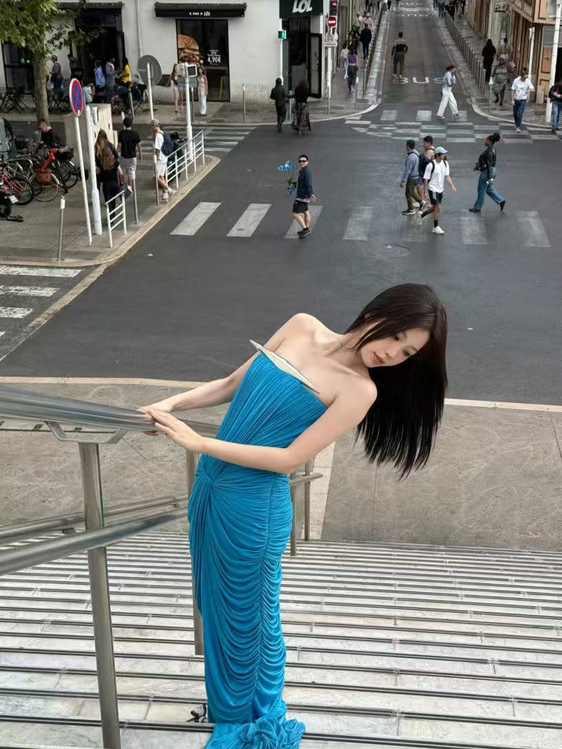 虞书欣晒戛纳plog虞书欣戛纳街拍虞书欣晒戛纳plog啦！！！街拍好美啊！每一张