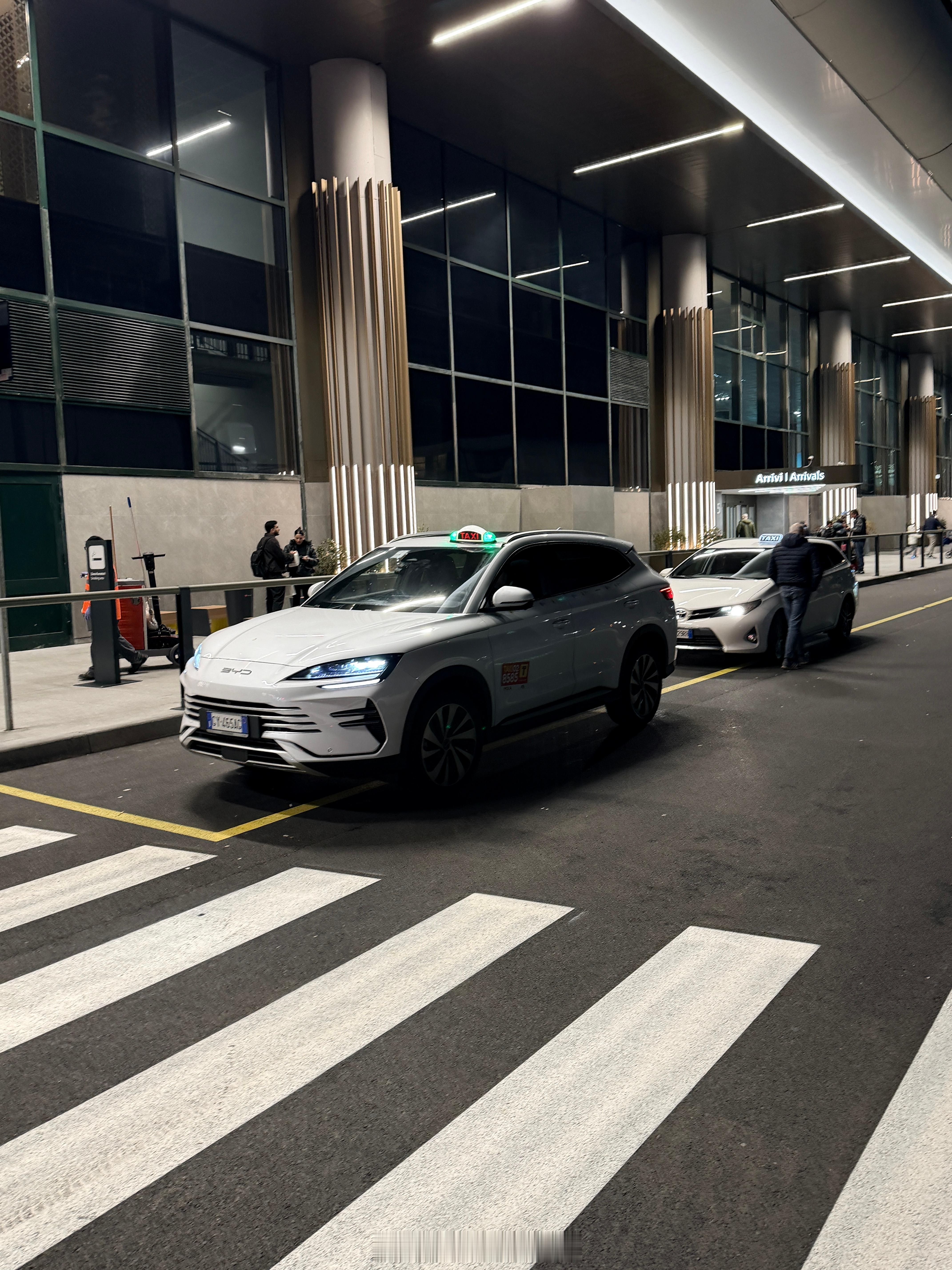 比亚迪在米兰已经有出租车了 意大利·米兰－马尔彭萨机场. Milan Malpe