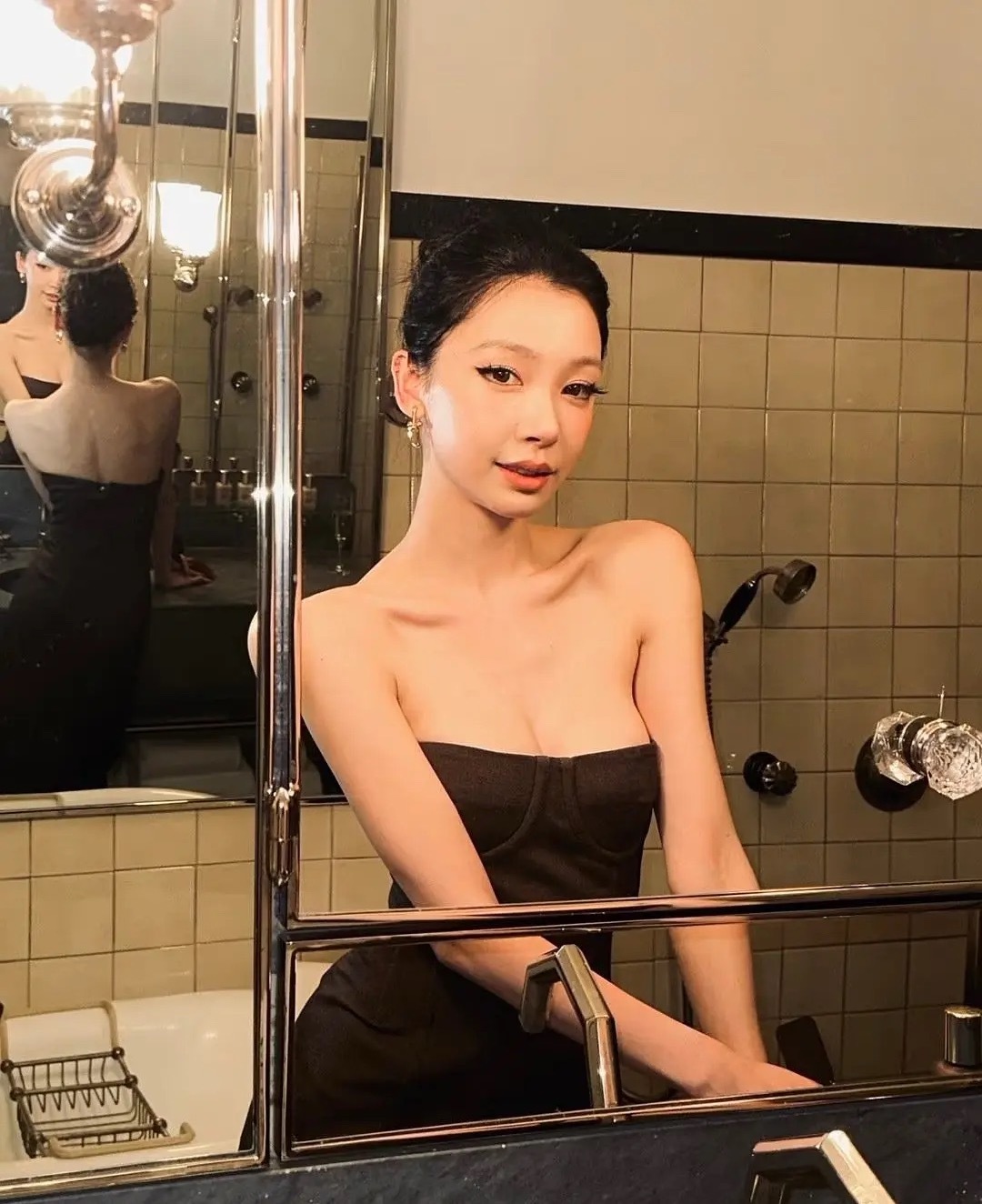 易梦玲这也是过年发福了吗？脸怎么感觉肿肿的？ 