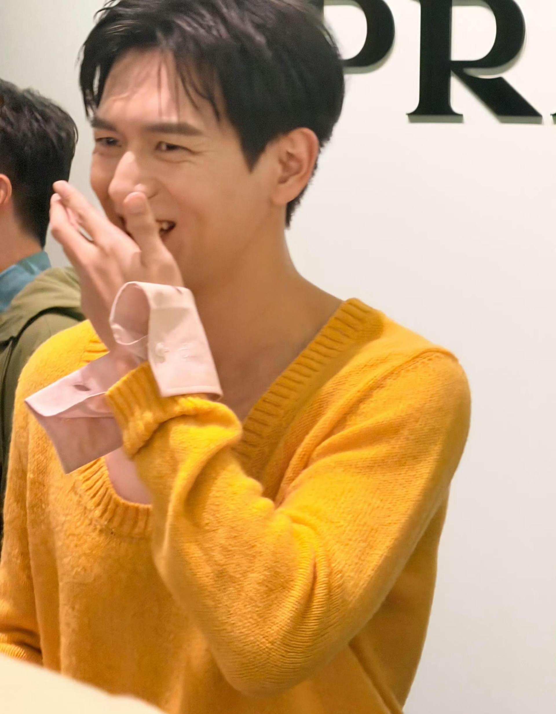 他真的是直男吗？怎么气质跟之前不一样了，而且这么多年一点绯闻都没有 