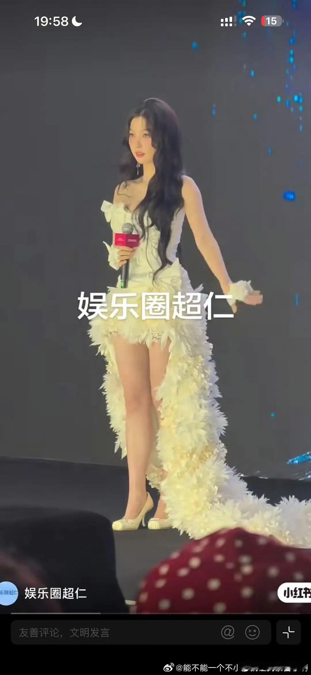 不算美的女明星也挺多但是经常让人感觉“凑人多作怪”的就这一个[允悲] ​​​