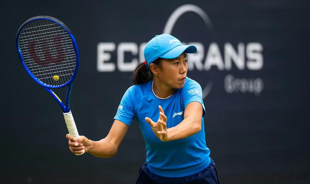 帅姐横扫杀入柏林赛正赛WTA500柏林站资格赛决胜轮，张帅以6-2/6-4击败弗