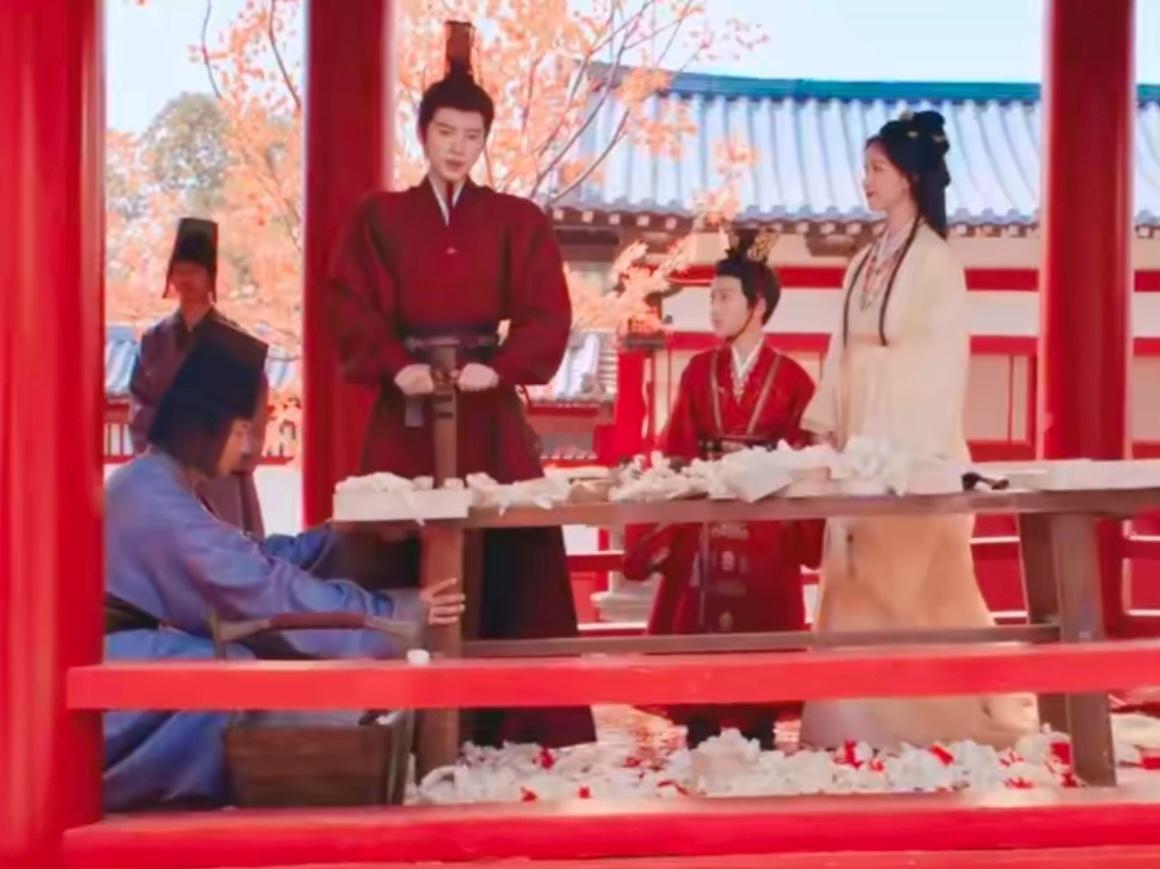 我觉得现在的内娱已经把“真夫妻”三个字玩成万能镰刀了！《翘楚》一破万，陈都灵20