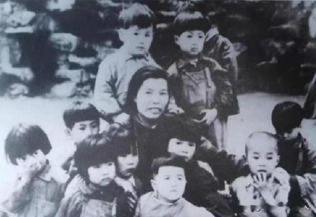 1986年10月7日，刘伯承在北京病逝。他临终前对妻子和孩子说：“杀害小华北的凶