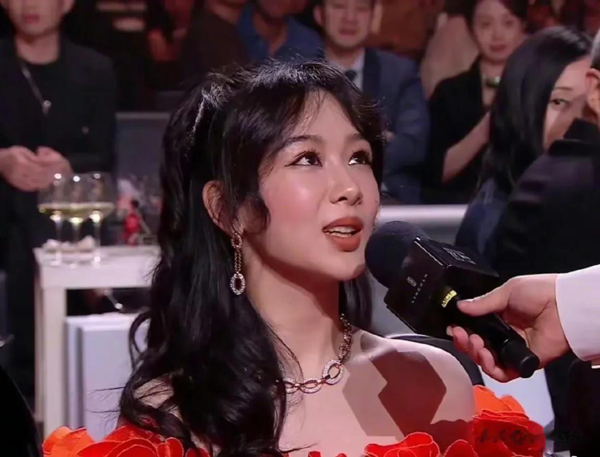 杨紫，这次真的输惨了！

5月30日晚，时尚芭莎内场活动视频刚出，网友们就纷纷炸