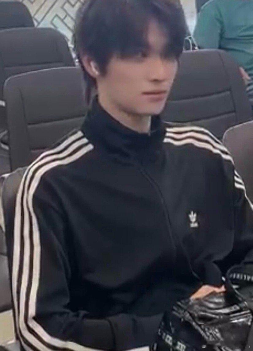 李楷灿什么时候这么瘦了 ​​​