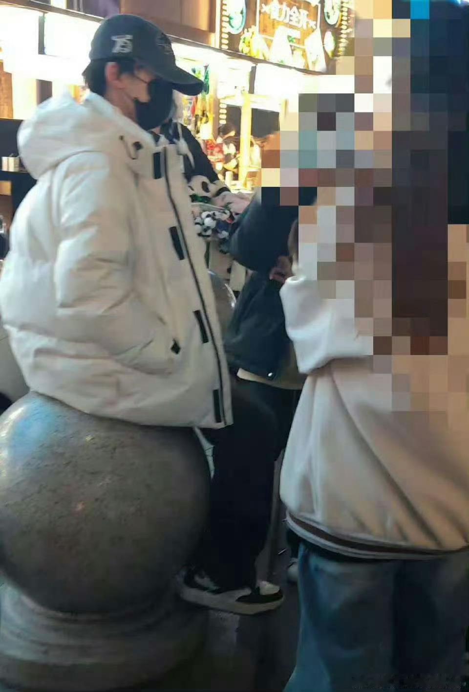 成都小辈子这么松弛的 随地就坐 ​​​