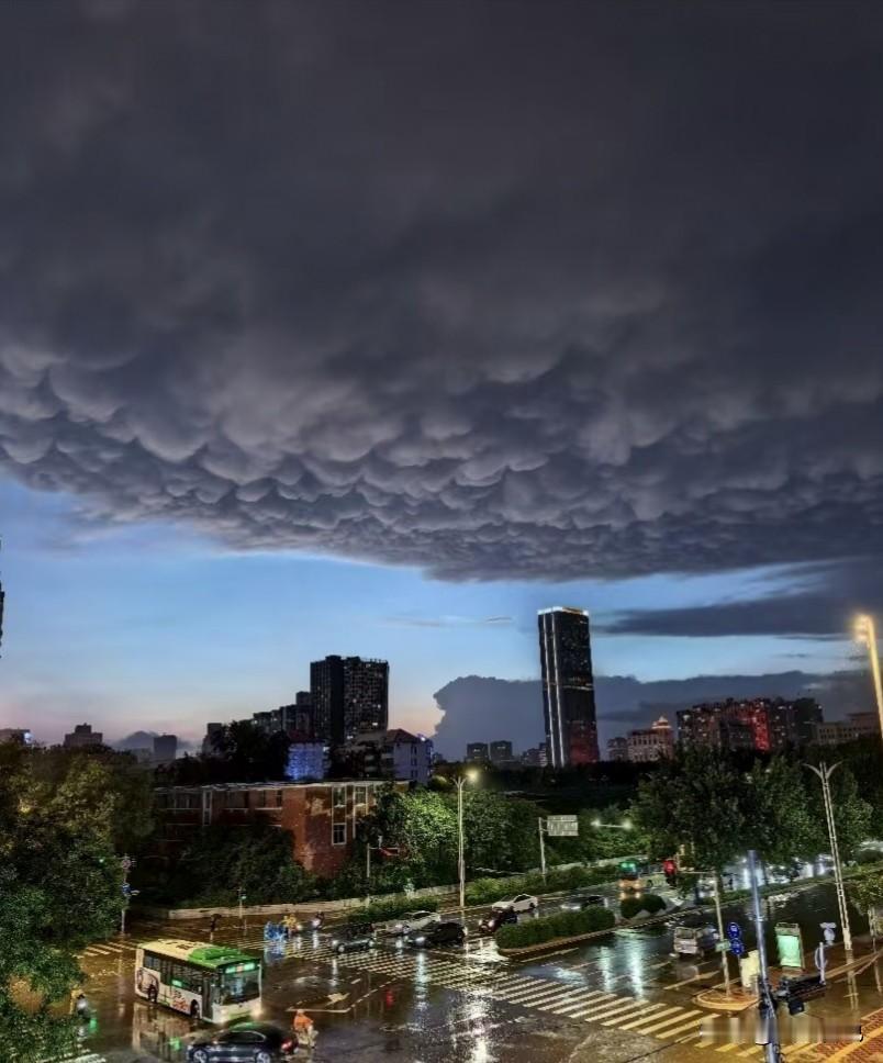 石家庄7月20日暴雨后的鱼鳞云，太壮观了奇异天象 神秘云团 积雨云