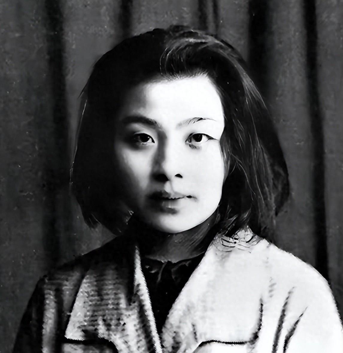 丁玲晚年回忆起毛泽东，面对外媒记者坦言：主席曾经对我个人真的很好！
一九八四年十