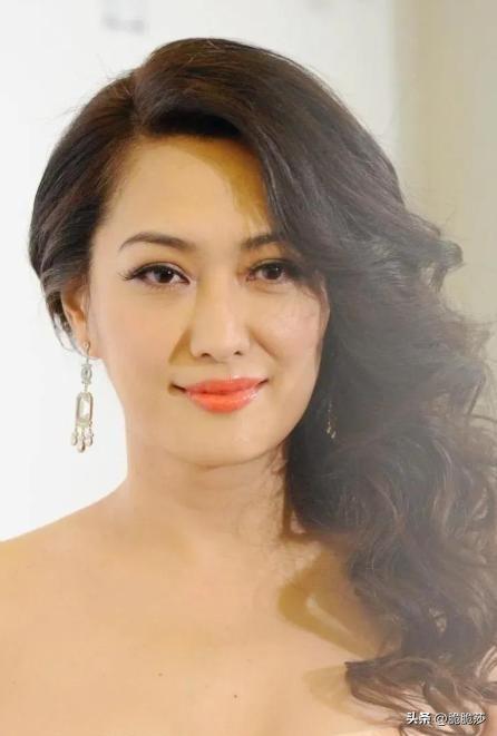 一次，窦文涛问孟广美：“你被前男友骗走5个亿，有没有追回来”，孟广美却一脸淡定：