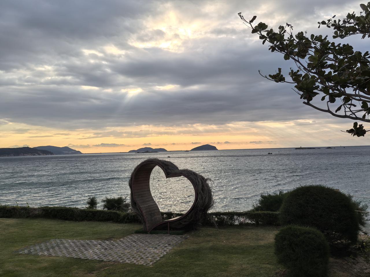 美国斩杀线，说白了，就是系统有意留下的一些漏洞，然后通过这些漏洞把你变成流浪汉。