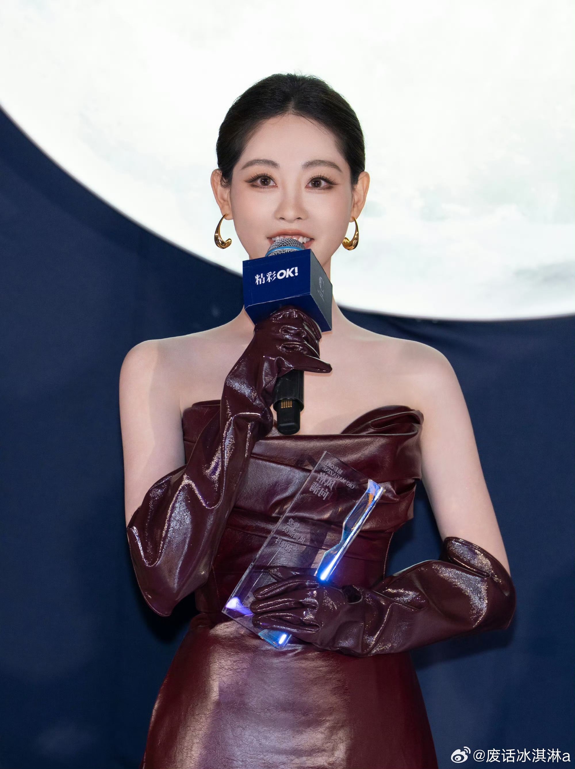 祝绪丹加盟和颂传媒眼看着祝绪丹从古装美人到多元现代角色，她的戏路一直很有灵气，加