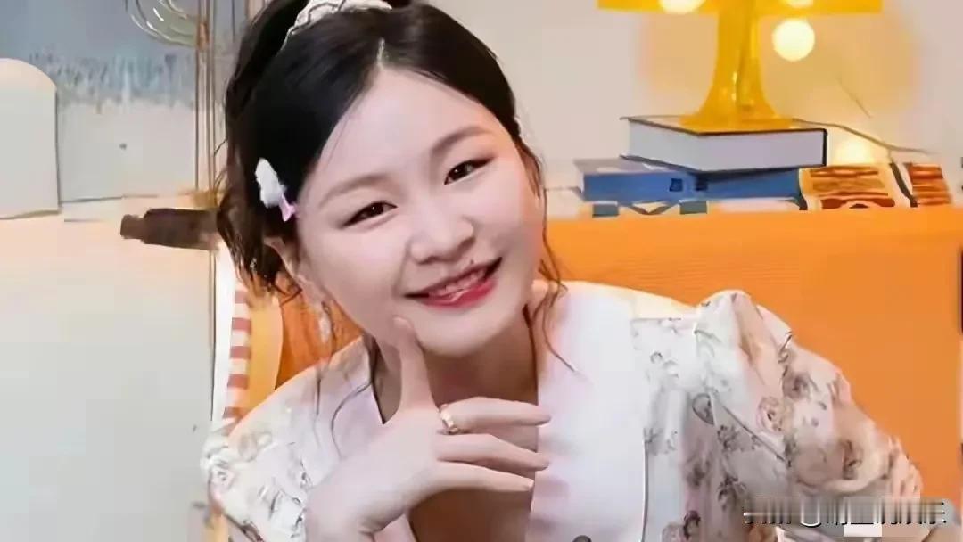 金靖，未婚先孕，不办婚礼，是傻气还是清流？
在圈内相貌平平的金靖，却有着与众不同