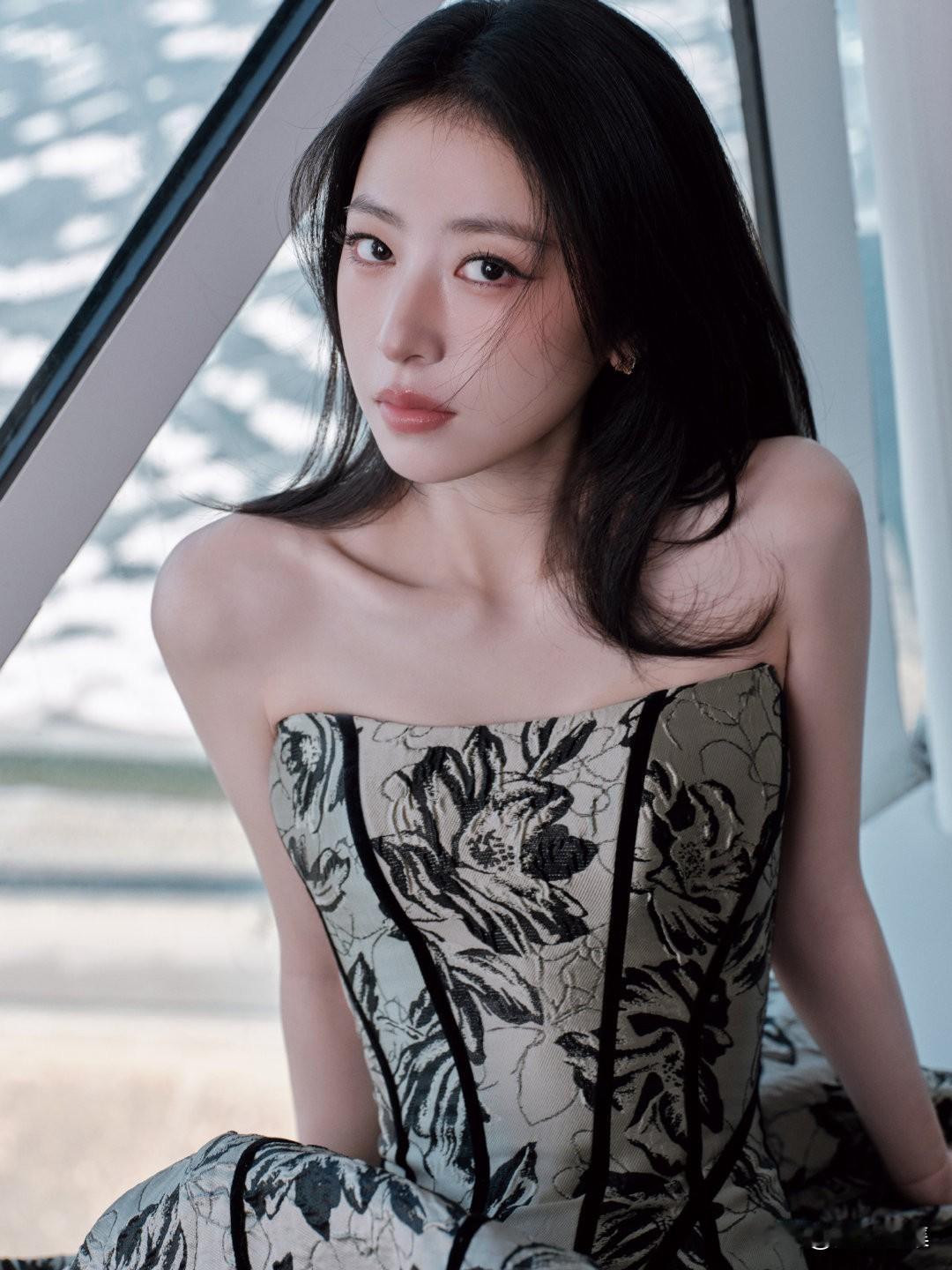 ​​​显气质感穿搭 精致女神范穿搭