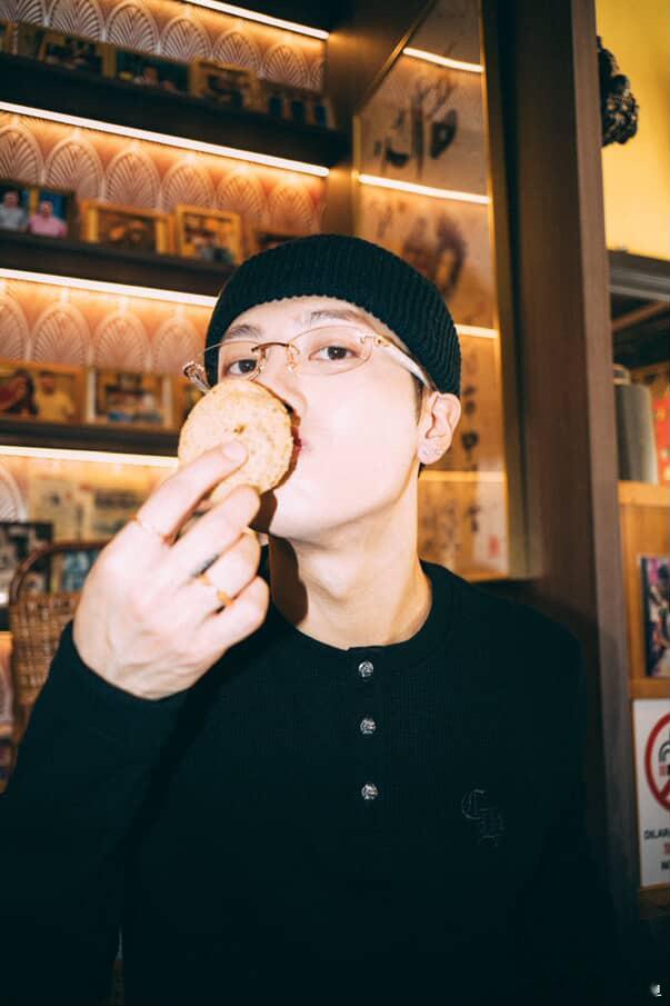 哥哥就这样把我迷倒舞台下 你也是热爱生活阳光搞怪大男孩呀❤️王嘉尔 ​​​