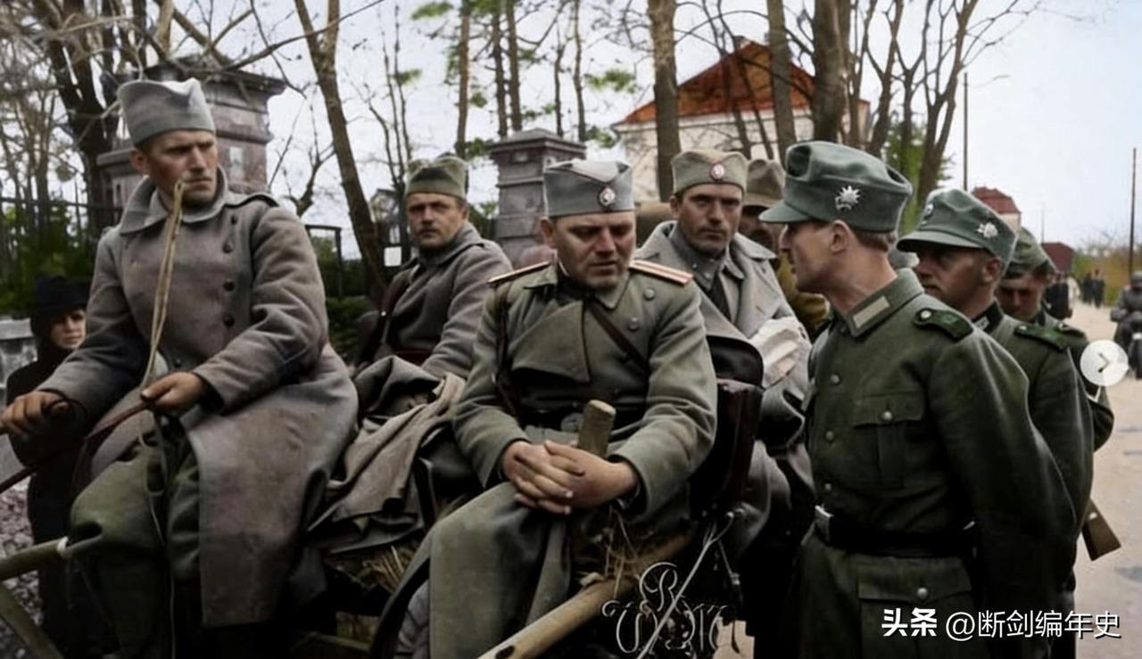 被德军俘获的南斯拉夫王国军队。1941年4月6日，纳粹德国发动代号“惩罚行动”的