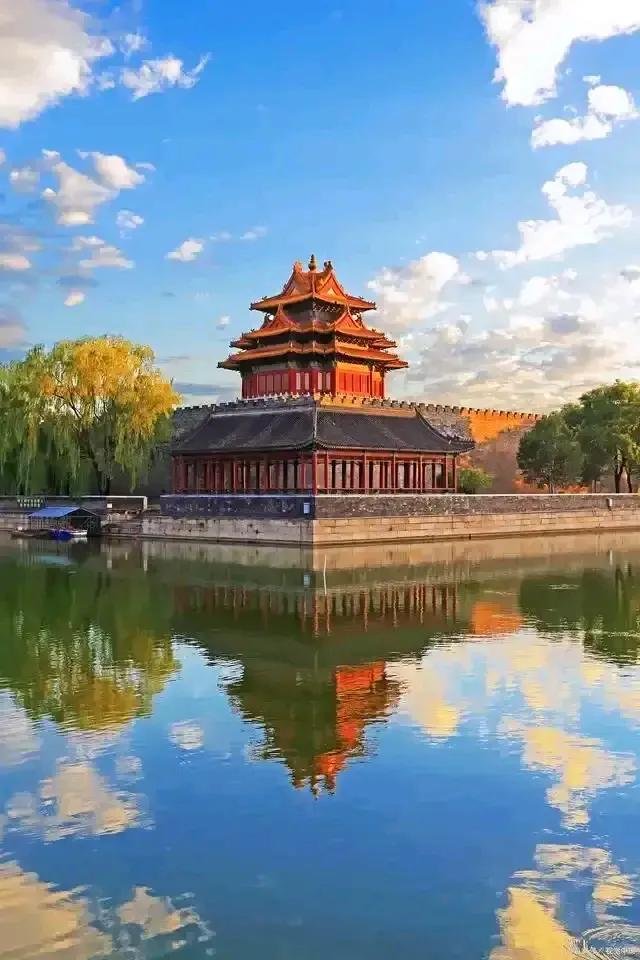 北京大学：2024年在北京本地招生417人(含北京大学医学部）
清华大学：202