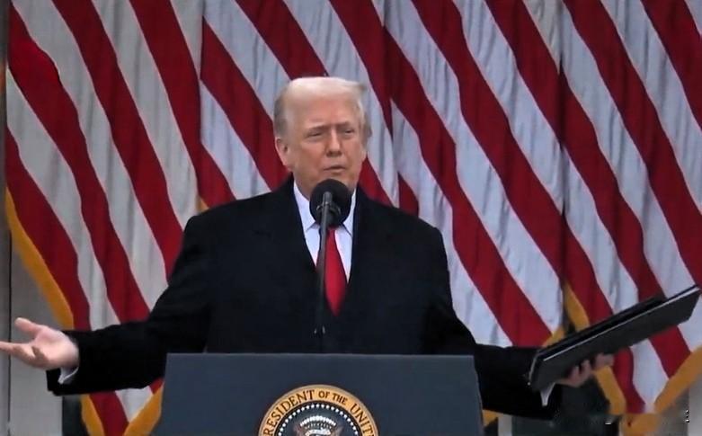 特朗普在白宫感恩节火鸡赦免仪式上宣布把前总统拜登赦免的火鸡给作废了，然后他进行了