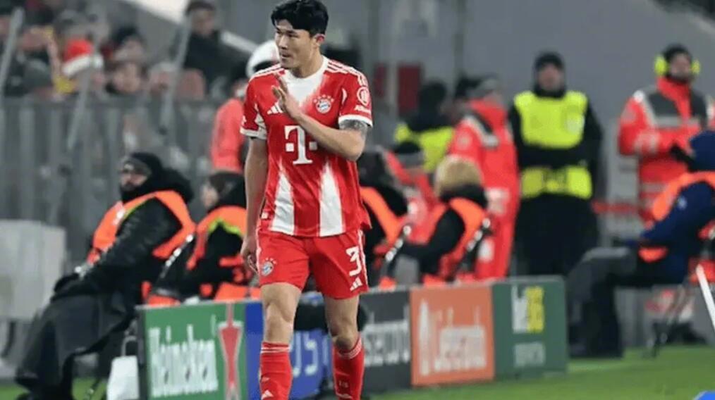 据《图片报》消息，金玟哉对自己在对阵圣吉罗斯比赛中被罚下感到震惊且深受影响。在场