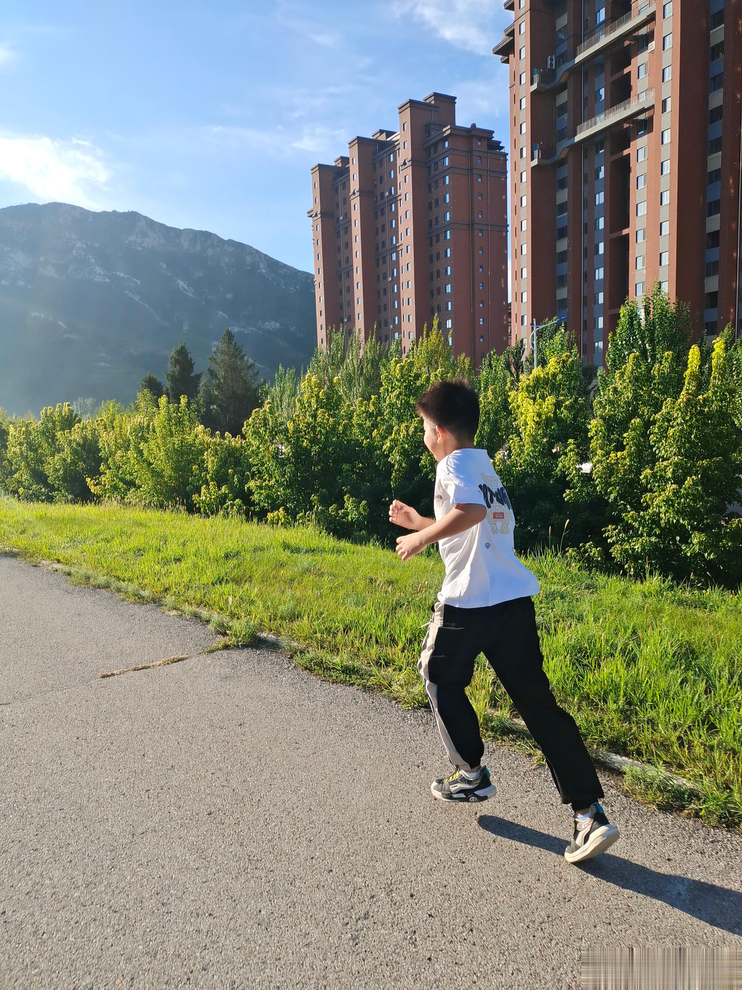 奔跑吧...骄傲的少年！#早安# [微风] ​​​