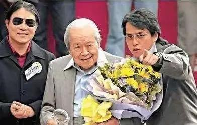 与张国荣齐肩的73岁歌王，不择舞台商演捞金，如此落魄只怪太风流
谭咏麟是香港歌坛