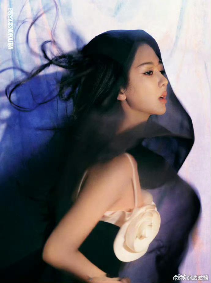 杨紫九月刊发布节奏杨紫九月刊预热新刊预热准时送达！杨紫《时尚COSMO》九月刊曝