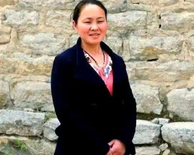 1994年，一名18岁的女孩被人贩子以2700元卖给了一位放羊人，洞房当晚，女孩