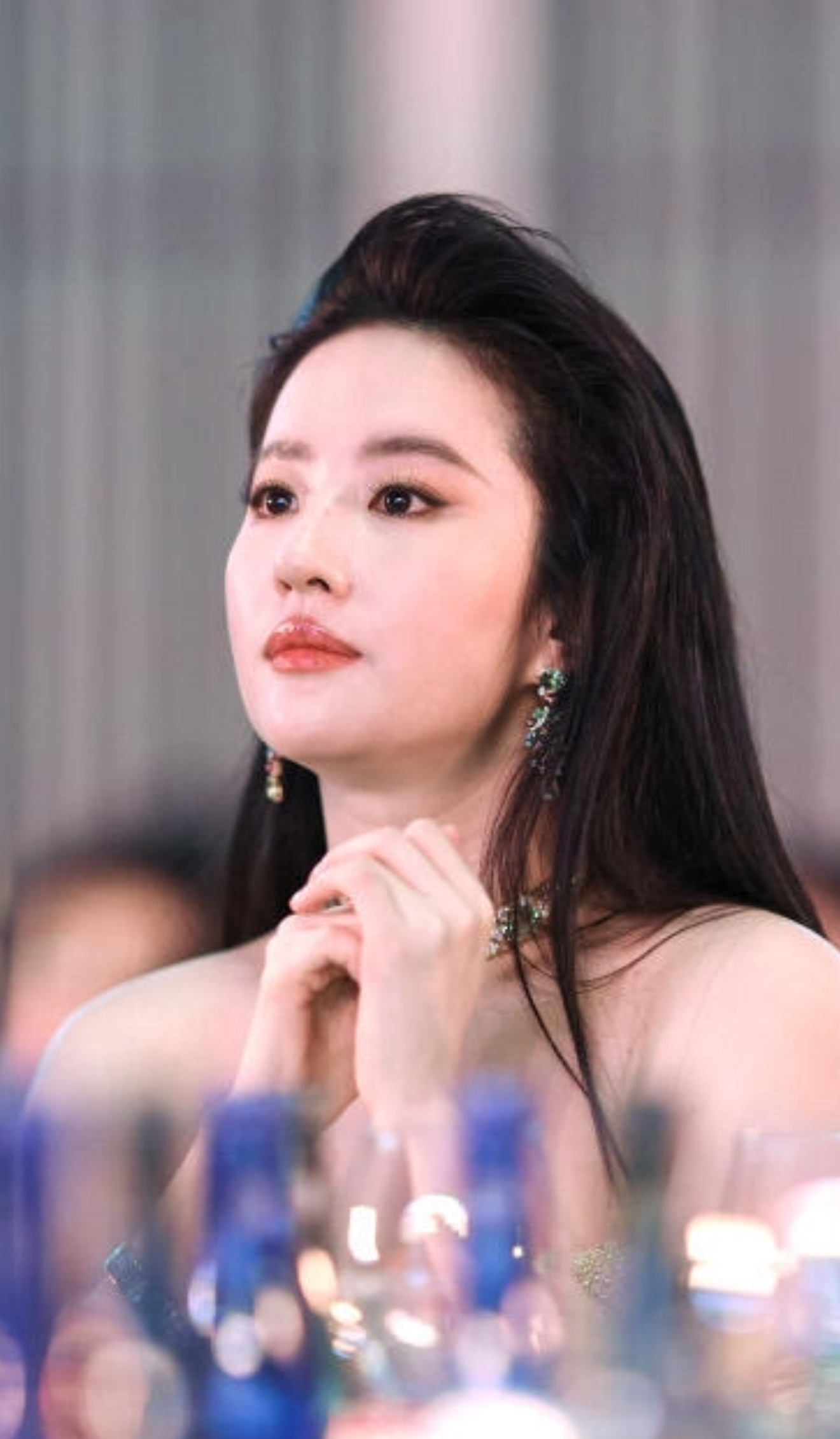 刘亦菲今日白玉兰提名红毯无修生图 刘亦菲白玉兰晚宴出图刘亦菲白珍珠 ​​​