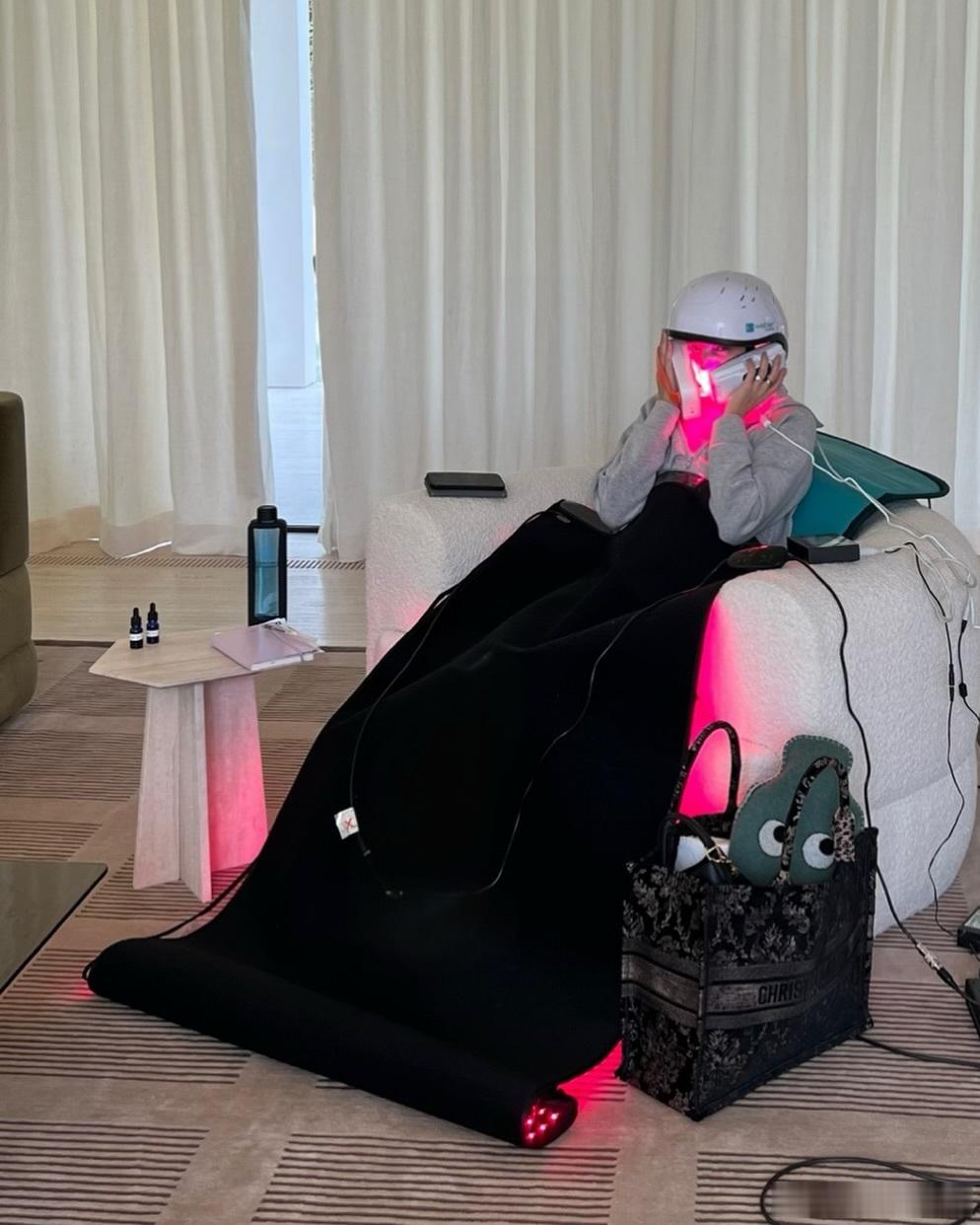 Miranda Kerr米兰达可儿晒高阶保养：上点科技硬货 