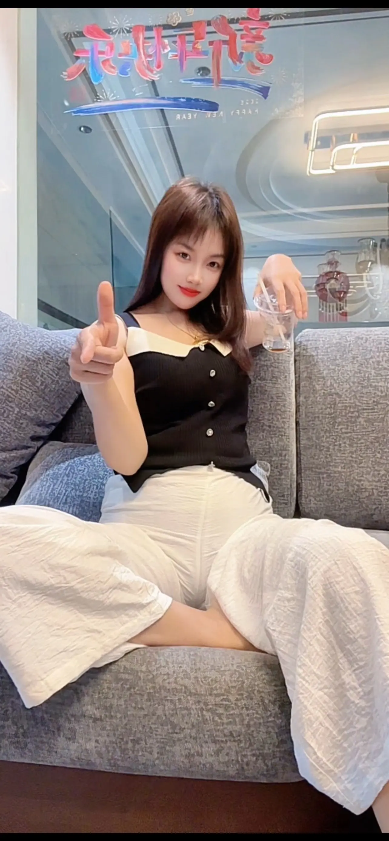 饿了你就吃！困了你就睡，一问三不知，问啥啥不会，没心没肺，咱们长命百岁！”