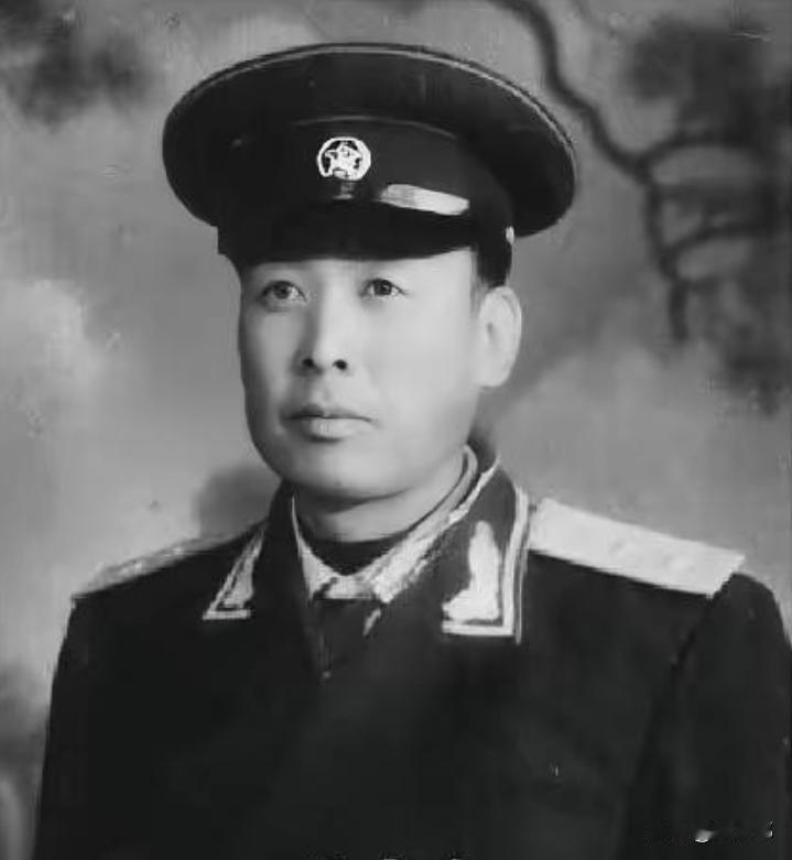 1943年的山东莒县，正值抗日斗争最艰苦的阶段。石井镇一带被日伪势力牢牢把控，日