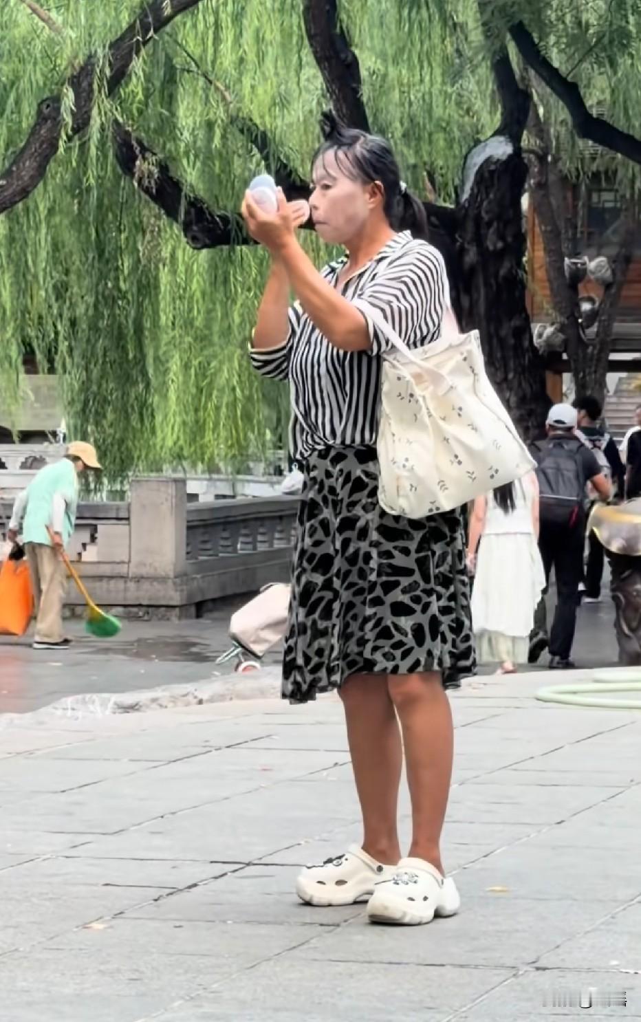 这是来见网友吗？[what]