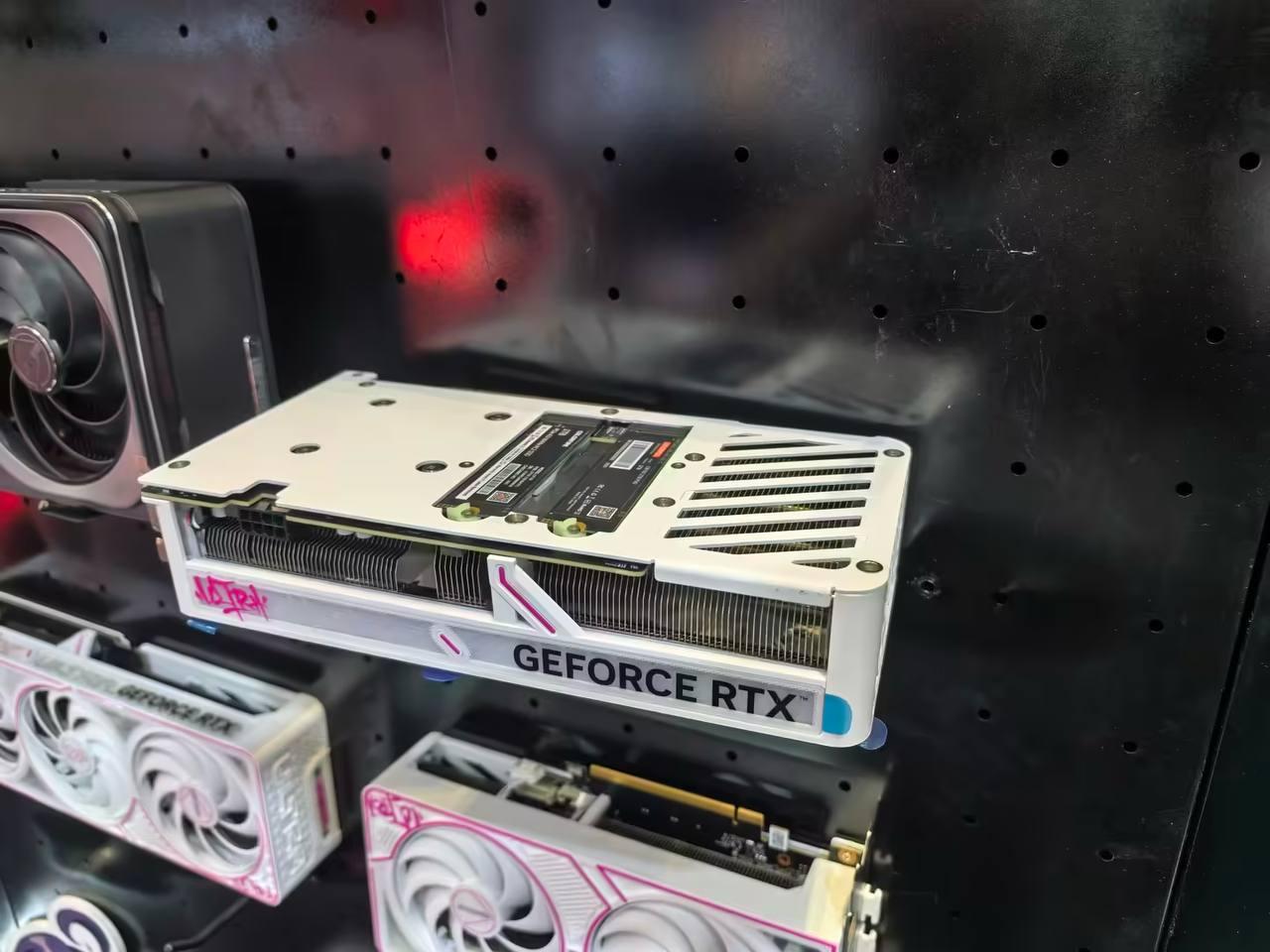 七彩虹 iGame Ultra 系列显卡自带双 M.2 盘位，显卡存储一体化来了