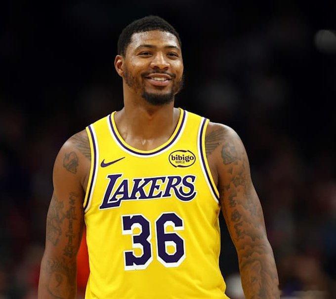 今天的斯玛特可真没得黑。出场36分钟送出13分4篮板6助攻7抢断的全面数据。不愧