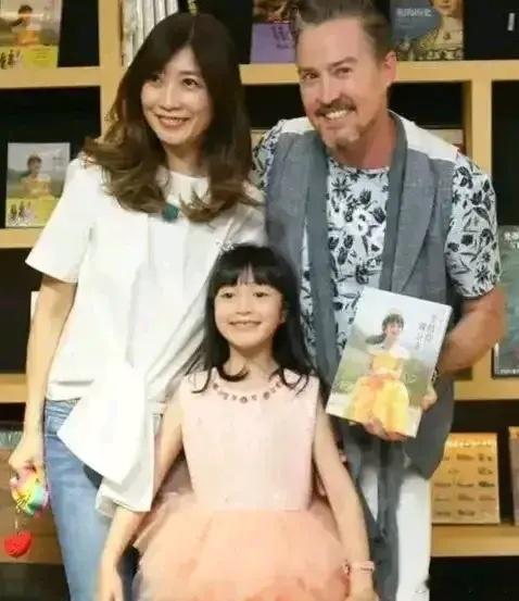 #夏克立被曝婚内骚扰保姆#这娱乐圈的事可真够乱的！据咱那台湾媒体说的啊，夏克立C