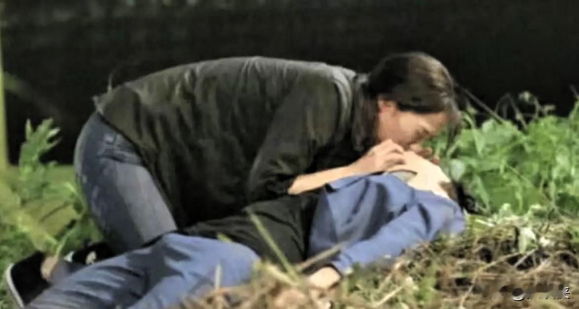 拍戏时身体有“反应”，算不算耍流氓？最近一段金宣虎的旧片场视频，把网友给吵炸了！