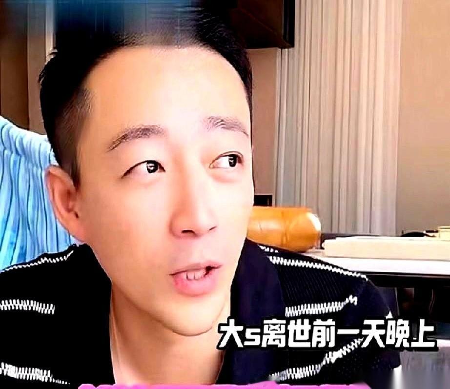 半夜三点，一个大男人，在泰国的酒店里，被吓得从床上弹起来。
听人说起汪小菲这事儿