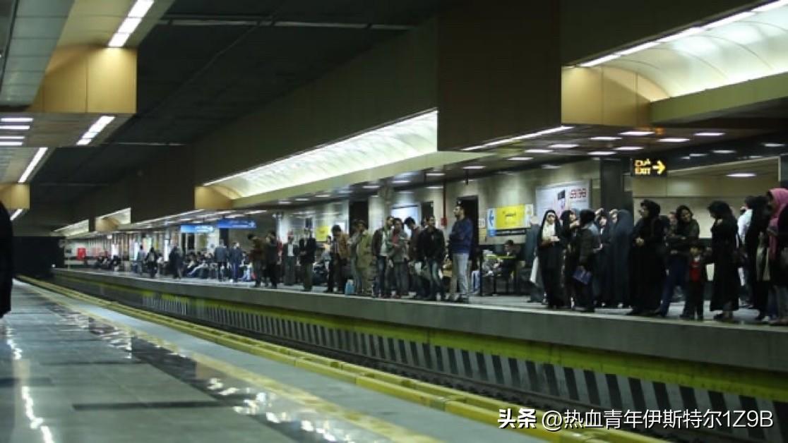 突发新闻：
伊朗正在为一场比12天战争规模更大的战争做准备。
伊朗已将德黑兰的 