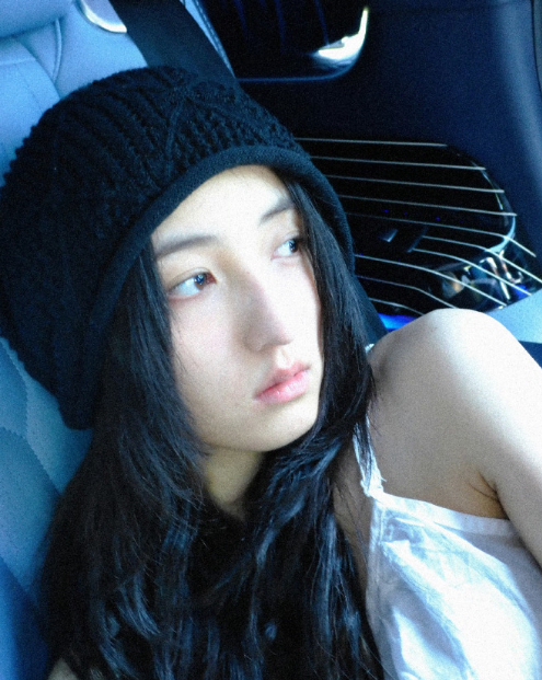 1.张子枫有容貌焦虑，就是因为跟前任分手后男方找了个很漂亮的女朋友。2.黄圣依和