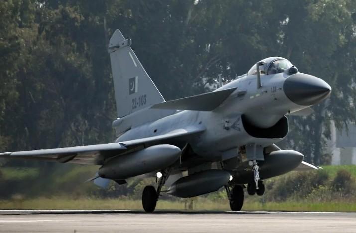 伊朗代表团刚结束在巴基斯坦的谈判，转身就遇上巴基斯坦空军的大阵仗，其中最扎眼的就