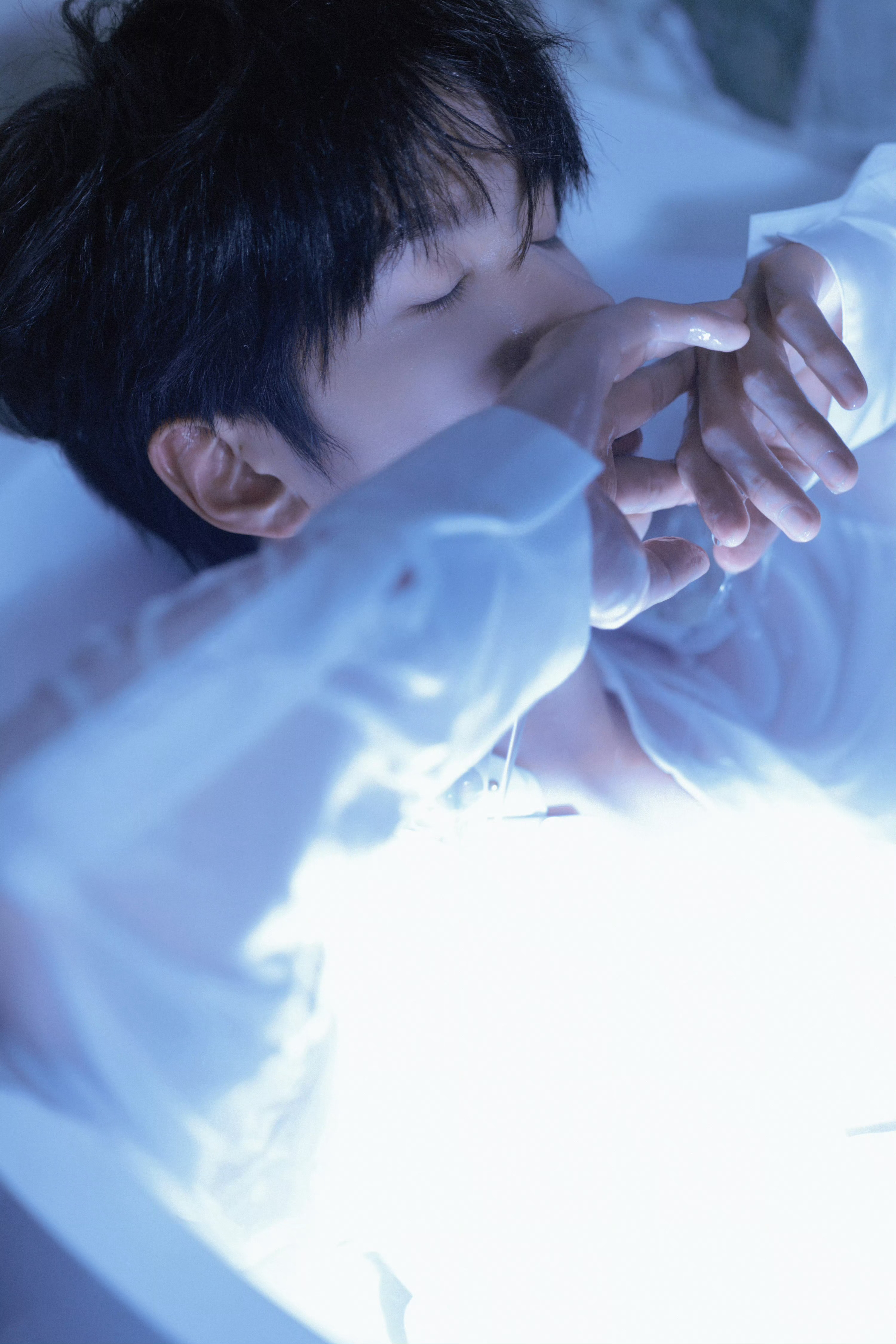 他一定是很多女生心目中的理想型！！真的是长了一张偶像剧男主角的脸啊！！弟弟，这是