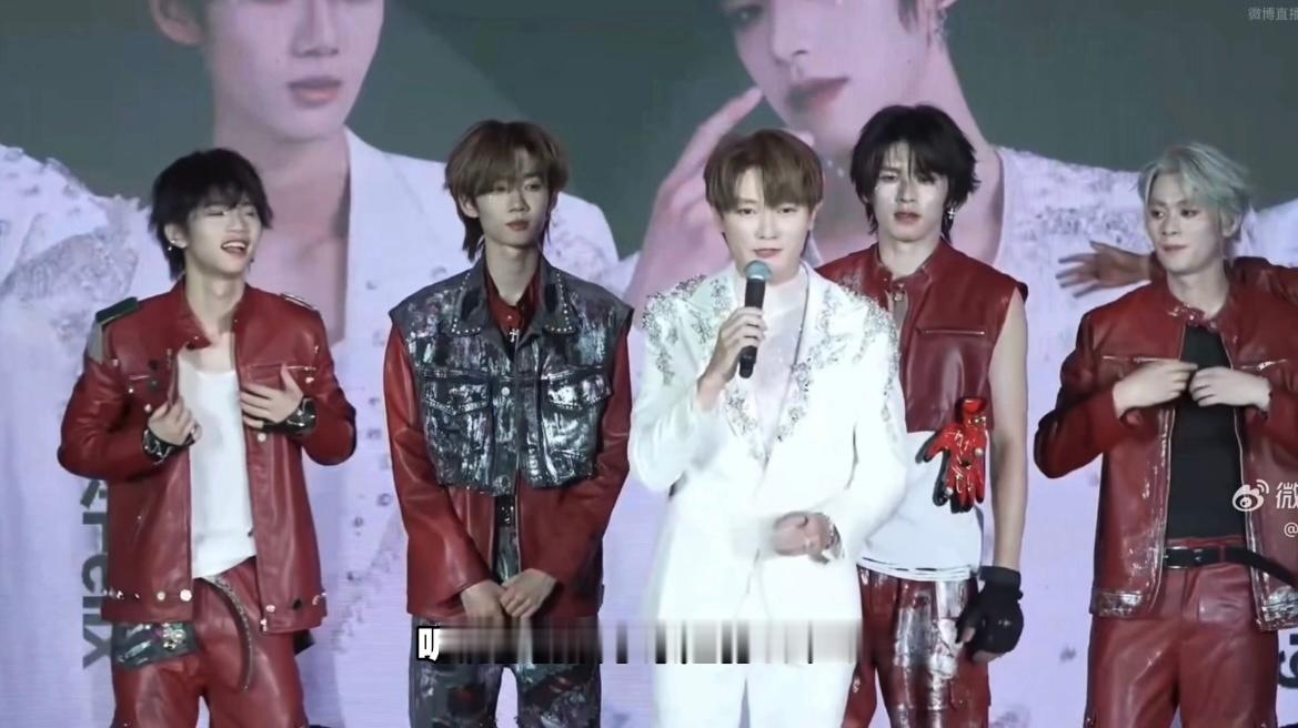 未出道男团受金曲奖评委青睐阿沁为MK写歌助力金曲奖 阿沁在现场说要为MK组合写歌