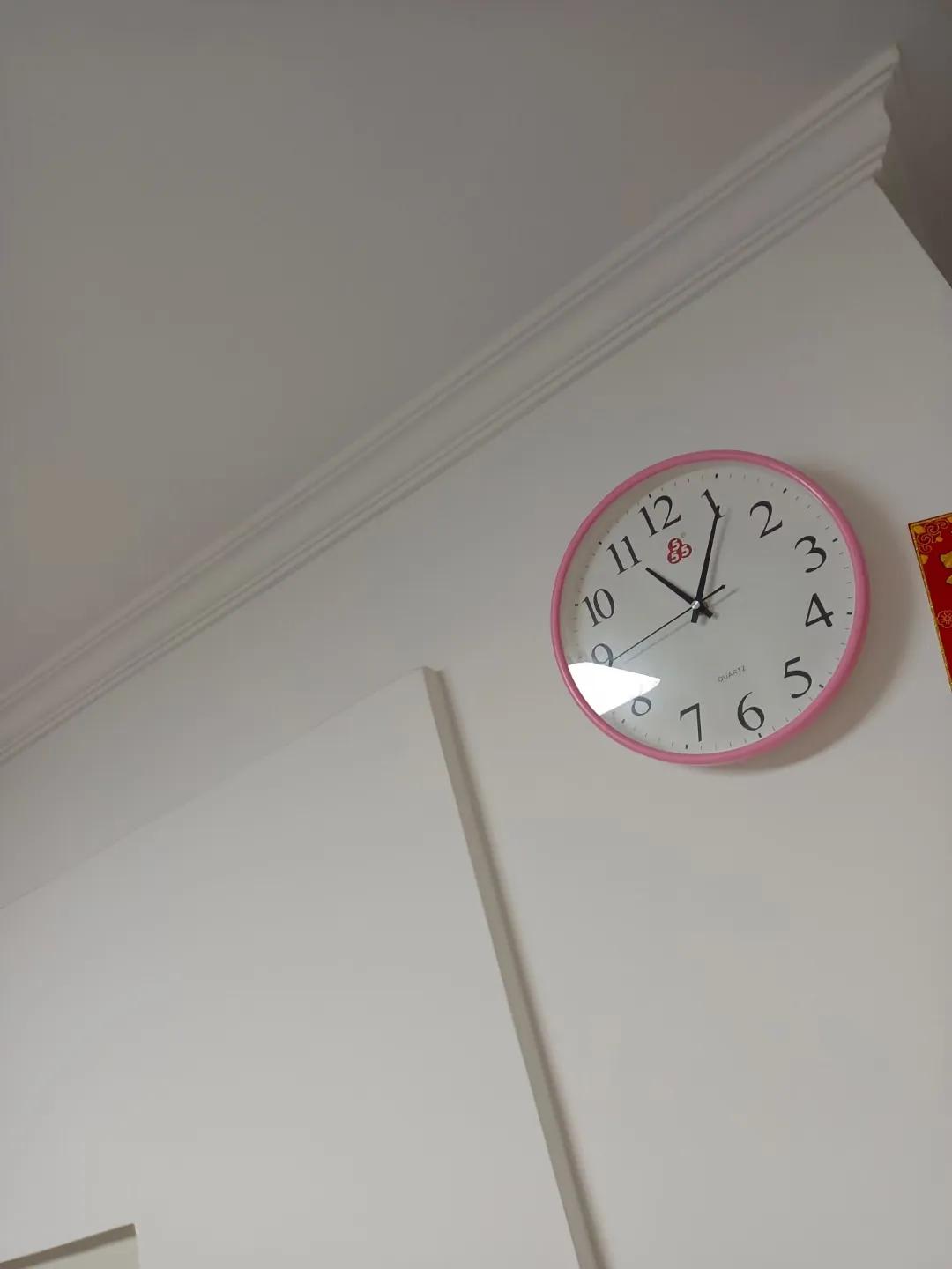 总是半夜骚扰你，这样的朋友着实太烦人了。

半夜11点多钟，月光皎洁，我和妻子相