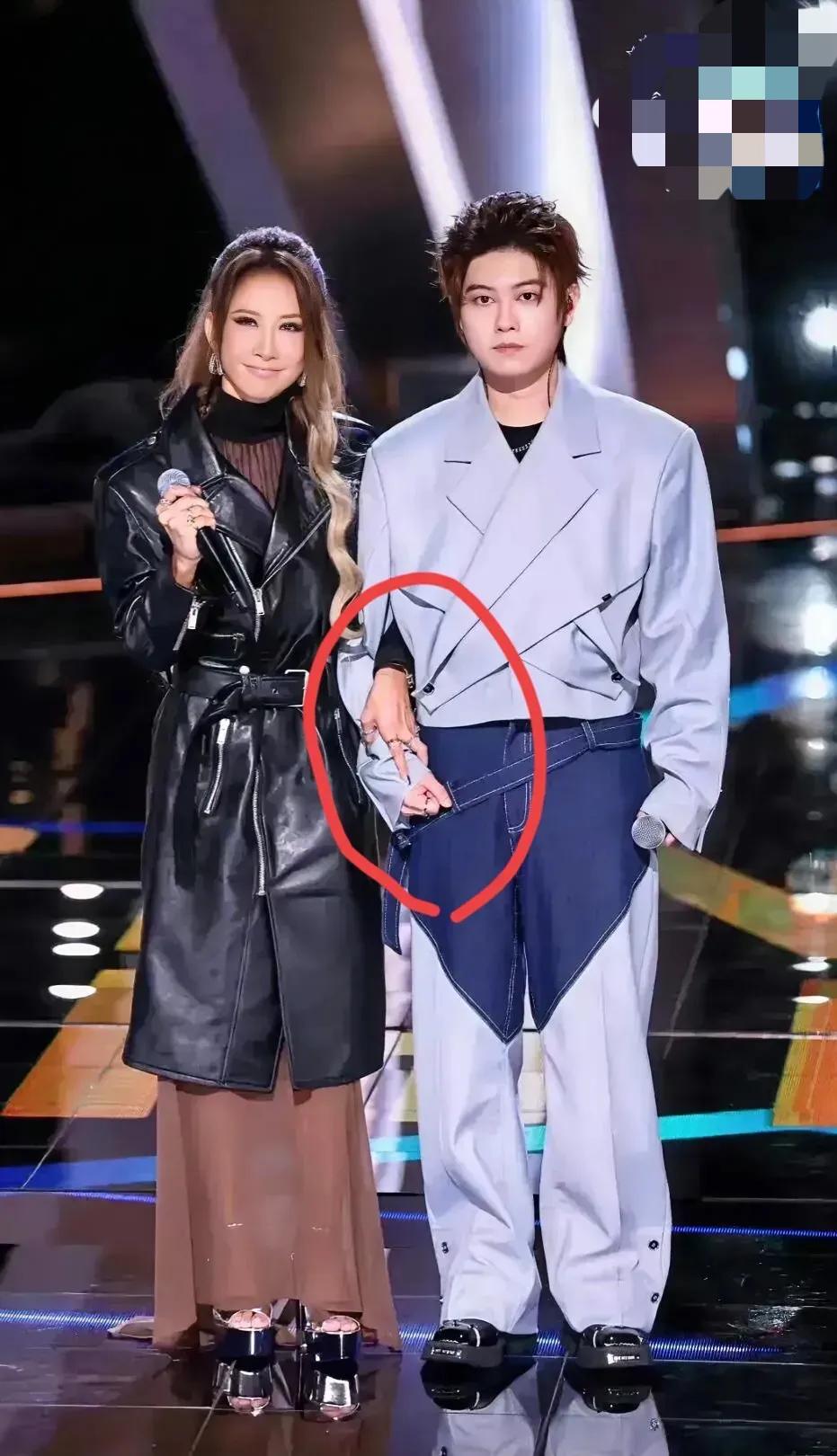 好声音真棒！把学员也变成了权G的游戏！

不能怪刀郎的歌词那么贴切——未开言先转