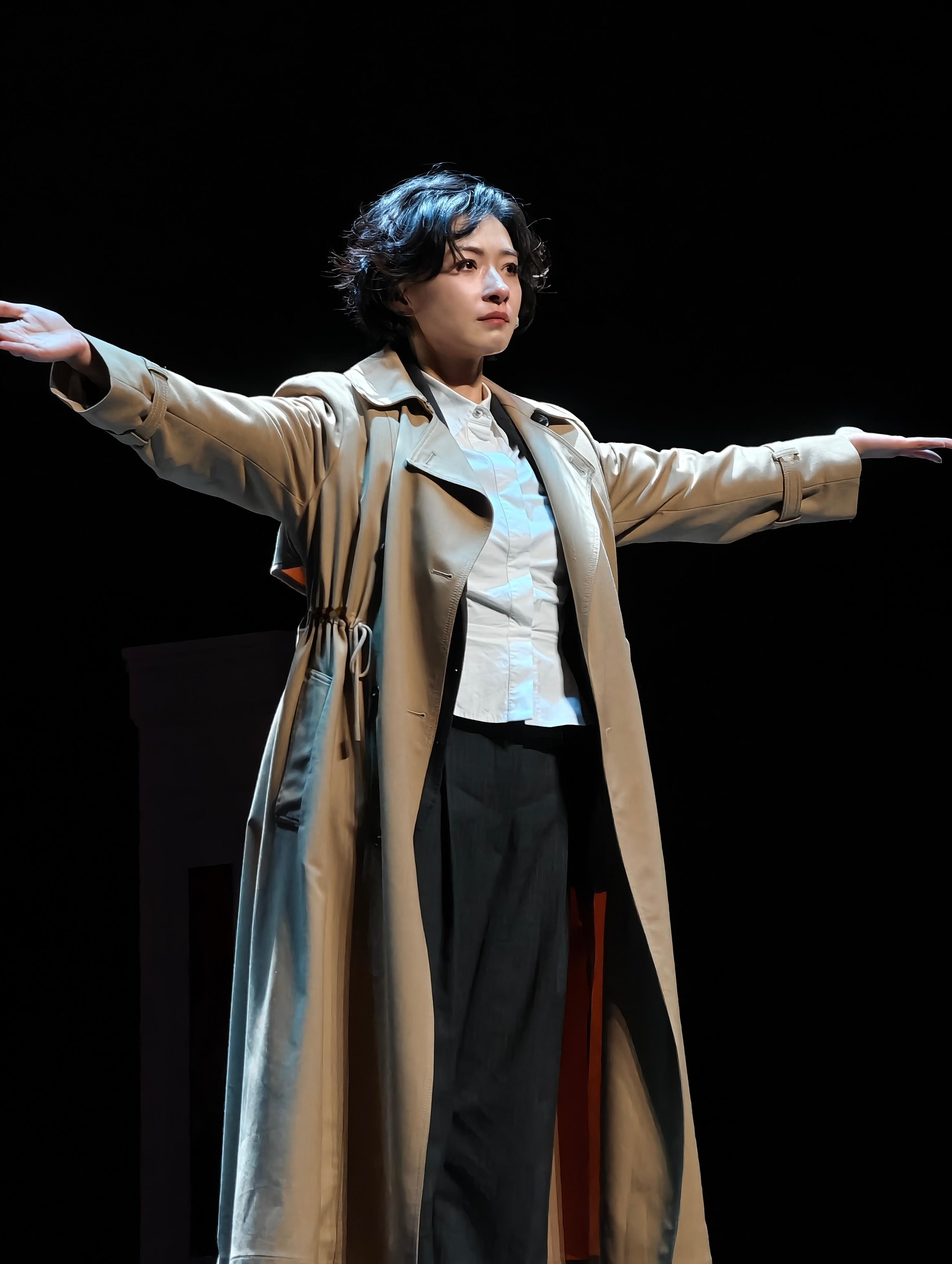 万茜  ｜万茜你好打劫 ｜万茜icy 温柔且有力量，清醒又热爱！为你着迷