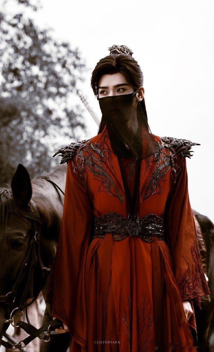 0人能从龚俊名场面走出来我已经被龚俊帅得神志不清了！红衣黑纱眼神杀，白衣染血雨中