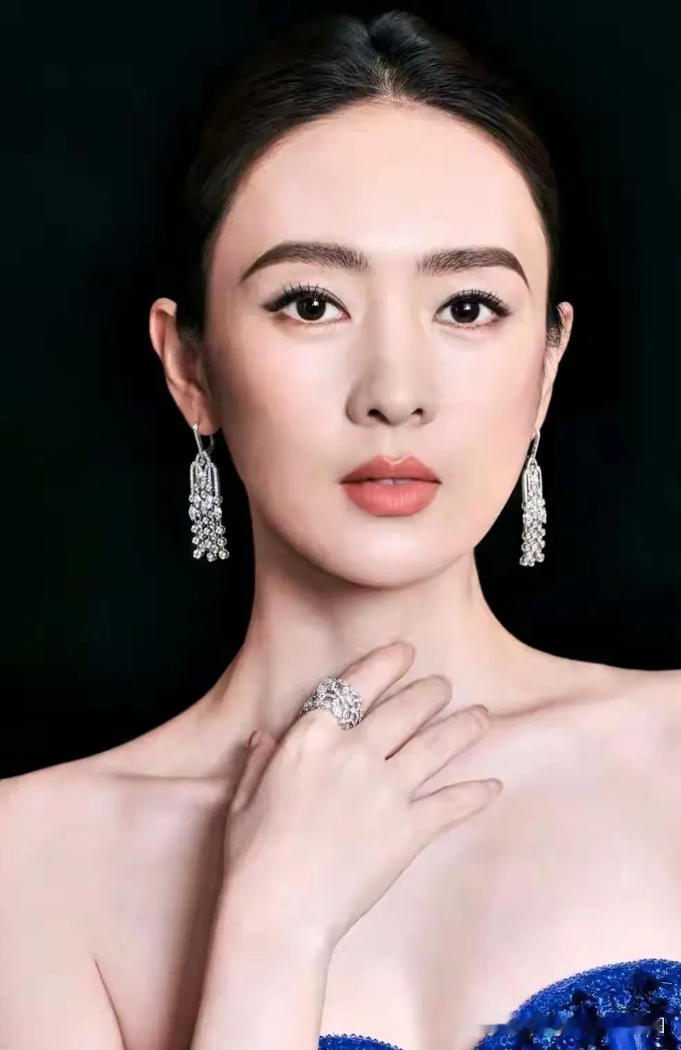 童瑶佟丽娅关晓彤美女气质好